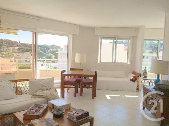 Afficher la photo en grand Appartement F5 à vendre - 5 pièces - 97.0 m2 - CAVALAIRE SUR MER - 83 - PROVENCE-ALPES-COTE-D-AZUR - Century 21 Bianchi Transactions