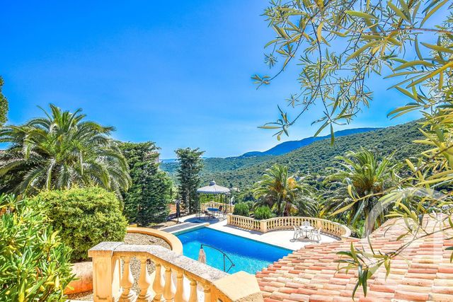 Afficher la photo en grand maison à vendre - 6 pièces - 200.0 m2 - LA CROIX VALMER - 83 - PROVENCE-ALPES-COTE-D-AZUR - Century 21 Bianchi Transactions