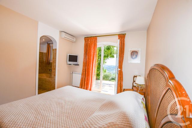 Afficher la photo en grand maison à vendre - 6 pièces - 195.0 m2 - CAVALAIRE SUR MER - 83 - PROVENCE-ALPES-COTE-D-AZUR - Century 21 Bianchi Transactions