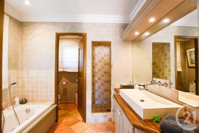 Afficher la photo en grand maison à vendre - 10 pièces - 250.0 m2 - LA CROIX VALMER - 83 - PROVENCE-ALPES-COTE-D-AZUR - Century 21 Bianchi Transactions