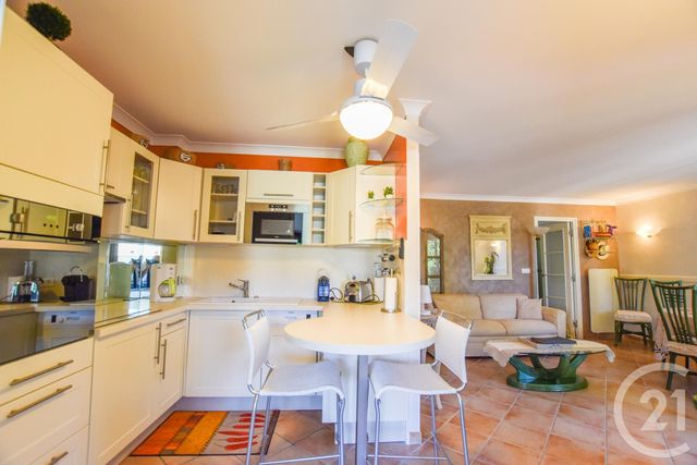 Afficher la photo en grand Appartement T2 à vendre - 2 pièces - 49.0 m2 - CAVALAIRE SUR MER - 83 - PROVENCE-ALPES-COTE-D-AZUR - Century 21 Bianchi Transactions