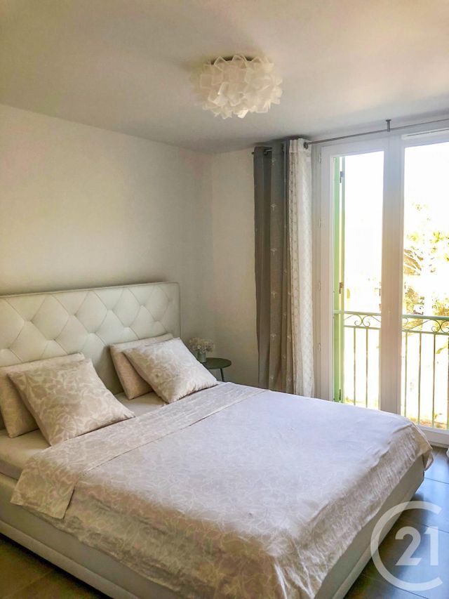 Afficher la photo en grand Appartement T3 à vendre - 3 pièces - 71.0 m2 - CAVALAIRE SUR MER - 83 - PROVENCE-ALPES-COTE-D-AZUR - Century 21 Bianchi Transactions