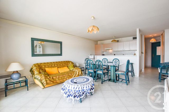 Afficher la photo en grand appartement à vendre - 3 pièces - 61.5 m2 - CAVALAIRE SUR MER - 83 - PROVENCE-ALPES-COTE-D-AZUR - Century 21 Bianchi Transactions