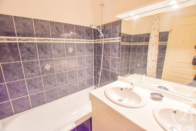 Afficher la photo en grand appartement à vendre - 3 pièces - 61.5 m2 - CAVALAIRE SUR MER - 83 - PROVENCE-ALPES-COTE-D-AZUR - Century 21 Bianchi Transactions