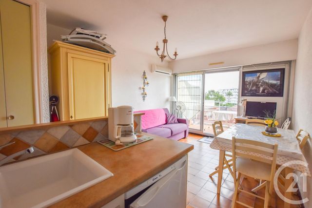 Afficher la photo en grand Studio Cabine à vendre - 1 pièce - 23.5 m2 - CAVALAIRE SUR MER - 83 - PROVENCE-ALPES-COTE-D-AZUR - Century 21 Bianchi Transactions