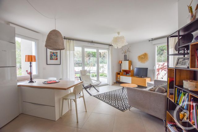 Afficher la photo en grand Appartement T3 à vendre - 3 pièces - 60.26 m2 - CAVALAIRE SUR MER - 83 - PROVENCE-ALPES-COTE-D-AZUR - Century 21 Bianchi Transactions