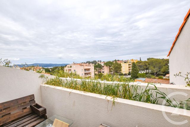 Afficher la photo en grand Appartement T3 à vendre - 3 pièces - 70.0 m2 - CAVALAIRE SUR MER - 83 - PROVENCE-ALPES-COTE-D-AZUR - Century 21 Bianchi Transactions