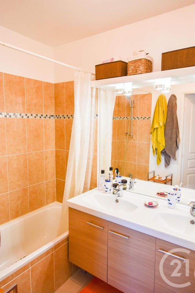 Afficher la photo en grand Appartement T3 à vendre - 3 pièces - 57.0 m2 - LA CROIX VALMER - 83 - PROVENCE-ALPES-COTE-D-AZUR - Century 21 Bianchi Transactions
