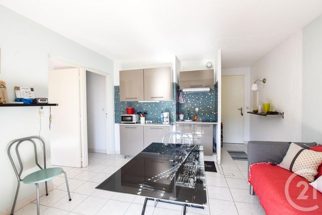 Afficher la photo en grand appartement à vendre - 3 pièces - 37.0 m2 - CAVALAIRE SUR MER - 83 - PROVENCE-ALPES-COTE-D-AZUR - Century 21 Bianchi Transactions