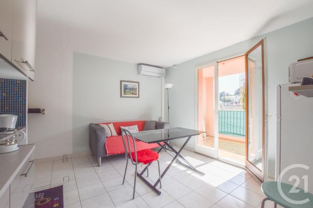 Afficher la photo en grand appartement à vendre - 3 pièces - 37.0 m2 - CAVALAIRE SUR MER - 83 - PROVENCE-ALPES-COTE-D-AZUR - Century 21 Bianchi Transactions