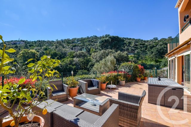Afficher la photo en grand Appartement T3 à vendre - 3 pièces - 57.0 m2 - CAVALAIRE SUR MER - 83 - PROVENCE-ALPES-COTE-D-AZUR - Century 21 Bianchi Transactions