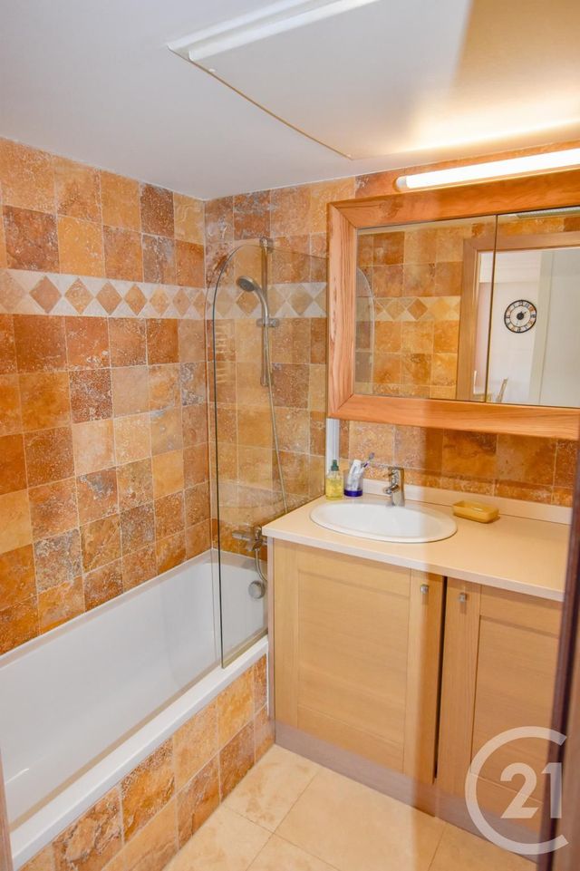 Afficher la photo en grand Appartement F3 à vendre - 3 pièces - 52.0 m2 - LA CROIX VALMER - 83 - PROVENCE-ALPES-COTE-D-AZUR - Century 21 Bianchi Transactions