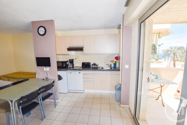 Afficher la photo en grand Appartement T2 à vendre - 2 pièces - 38.0 m2 - CAVALAIRE SUR MER - 83 - PROVENCE-ALPES-COTE-D-AZUR - Century 21 Bianchi Transactions
