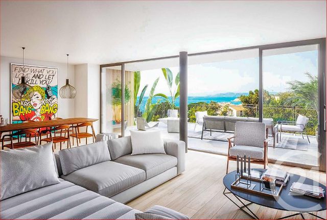 Afficher la photo en grand Appartement T4 à vendre - 4 pièces - 138.0 m2 - LE LAVANDOU - 83 - PROVENCE-ALPES-COTE-D-AZUR - Century 21 Bianchi Transactions