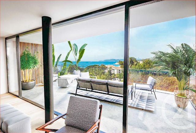 Afficher la photo en grand Appartement T4 à vendre - 4 pièces - 138.0 m2 - LE LAVANDOU - 83 - PROVENCE-ALPES-COTE-D-AZUR - Century 21 Bianchi Transactions