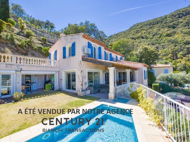 maison à vendre - 6 pièces - 190.0 m2 - CAVALAIRE SUR MER - 83 - PROVENCE-ALPES-COTE-D-AZUR - Century 21 Bianchi Transactions
