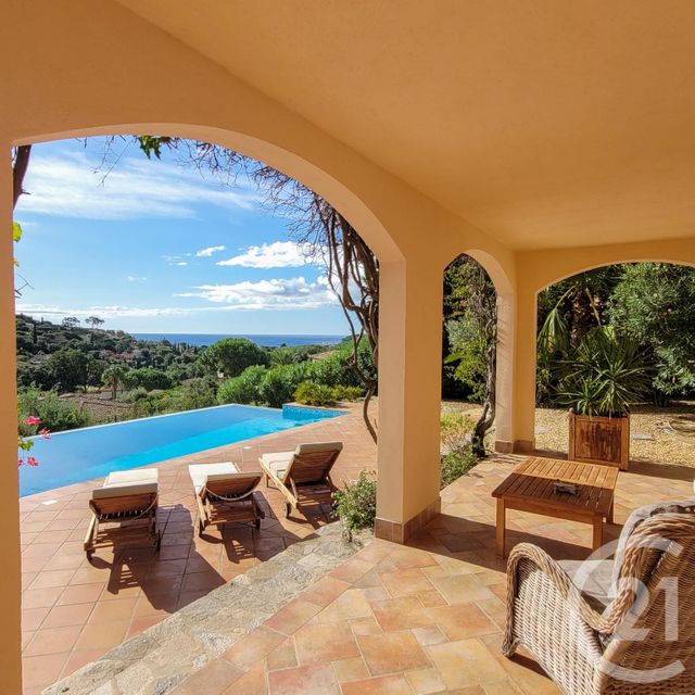 Afficher la photo en grand maison à vendre - 7 pièces - 180.0 m2 - CAVALAIRE SUR MER - 83 - PROVENCE-ALPES-COTE-D-AZUR - Century 21 Bianchi Transactions