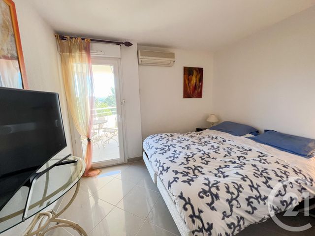 Afficher la photo en grand Appartement à vendre - 4 pièces - 89.0 m2 - CAVALAIRE SUR MER - 83 - PROVENCE-ALPES-COTE-D-AZUR - Century 21 Bianchi Transactions