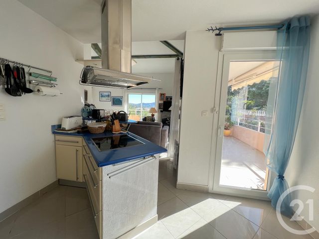 Afficher la photo en grand Appartement à vendre - 4 pièces - 89.0 m2 - CAVALAIRE SUR MER - 83 - PROVENCE-ALPES-COTE-D-AZUR - Century 21 Bianchi Transactions