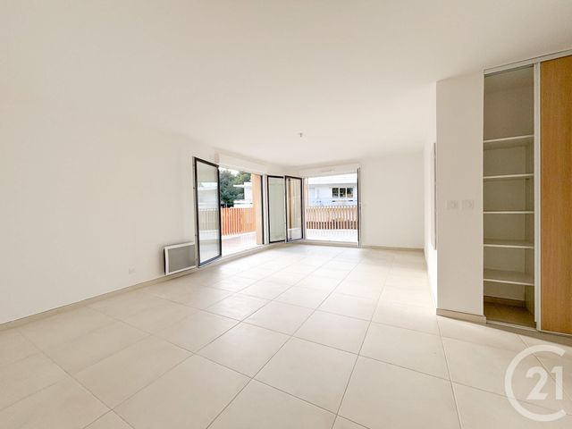 Afficher la photo en grand Appartement à vendre - 4 pièces - 87.12 m2 - CAVALAIRE SUR MER - 83 - PROVENCE-ALPES-COTE-D-AZUR - Century 21 Bianchi Transactions