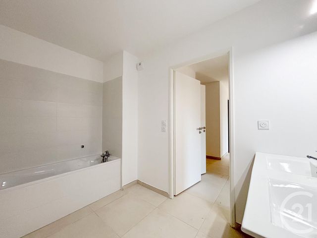 Afficher la photo en grand Appartement à vendre - 4 pièces - 87.12 m2 - CAVALAIRE SUR MER - 83 - PROVENCE-ALPES-COTE-D-AZUR - Century 21 Bianchi Transactions