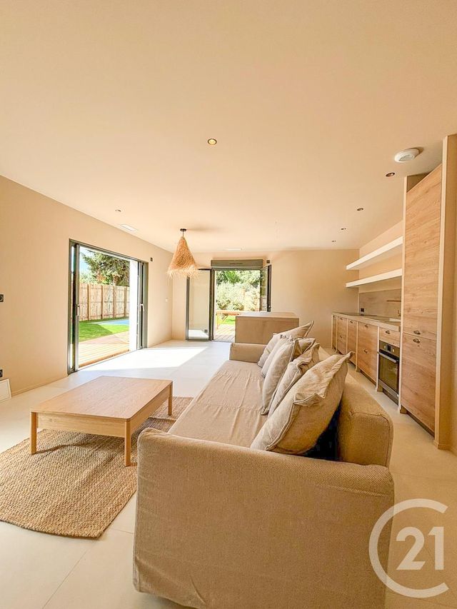 Afficher la photo en grand Appartement F3 à vendre - 3 pièces - 97.18 m2 - CAVALAIRE SUR MER - 83 - PROVENCE-ALPES-COTE-D-AZUR - Century 21 Bianchi Transactions