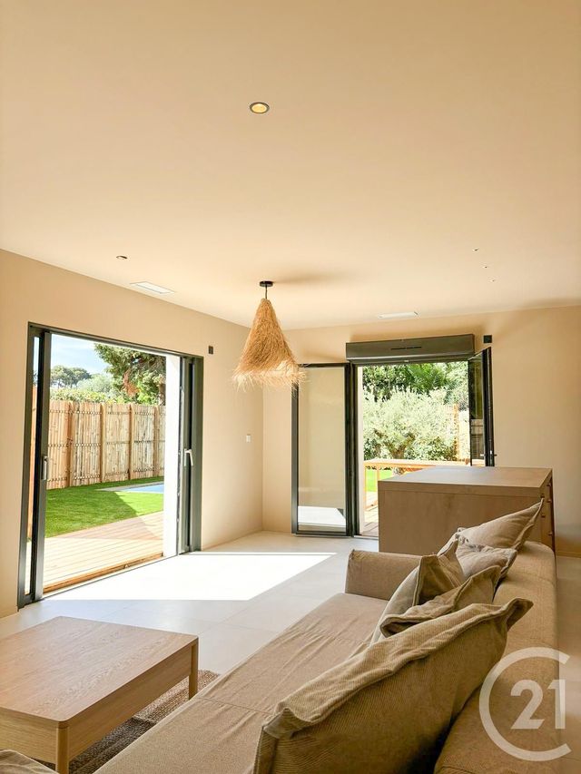 Afficher la photo en grand Appartement F3 à vendre - 3 pièces - 97.18 m2 - CAVALAIRE SUR MER - 83 - PROVENCE-ALPES-COTE-D-AZUR - Century 21 Bianchi Transactions