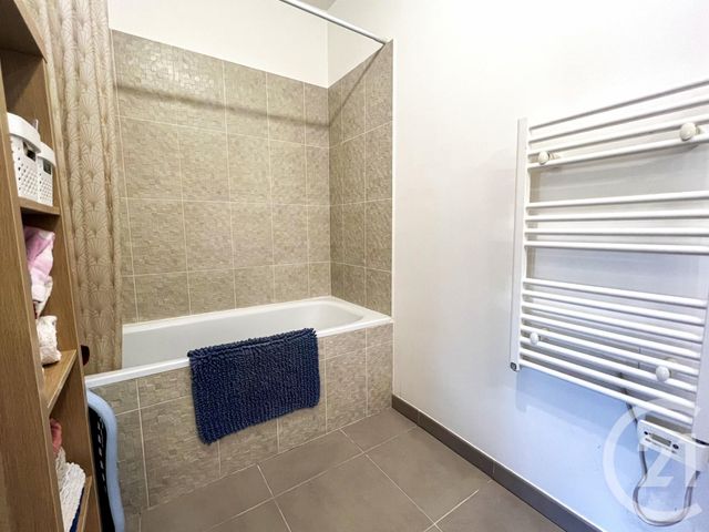 Afficher la photo en grand Appartement T3 à vendre - 3 pièces - 61.1 m2 - LA CROIX VALMER - 83 - PROVENCE-ALPES-COTE-D-AZUR - Century 21 Bianchi Transactions