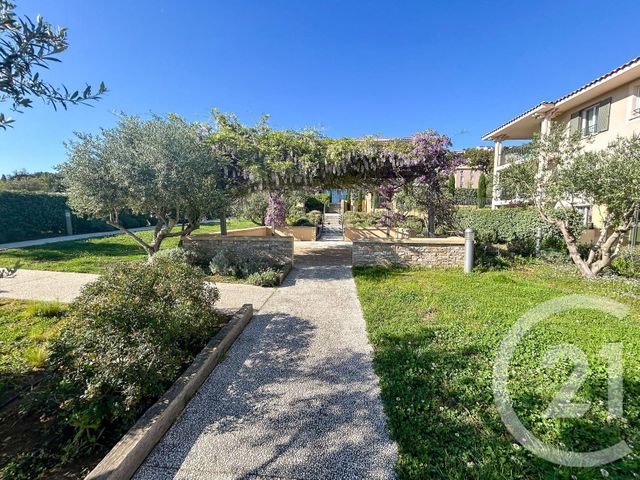 Afficher la photo en grand Appartement T3 à vendre - 3 pièces - 61.1 m2 - LA CROIX VALMER - 83 - PROVENCE-ALPES-COTE-D-AZUR - Century 21 Bianchi Transactions