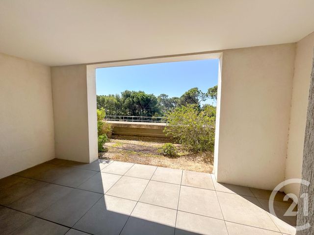 Appartement T4 à vendre - 4 pièces - 83.64 m2 - CAVALAIRE SUR MER - 83 - PROVENCE-ALPES-COTE-D-AZUR - Century 21 Bianchi Transactions