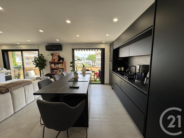 Appartement T3 à vendre - 3 pièces - 80.0 m2 - CAVALAIRE SUR MER - 83 - PROVENCE-ALPES-COTE-D-AZUR - Century 21 Bianchi Transactions
