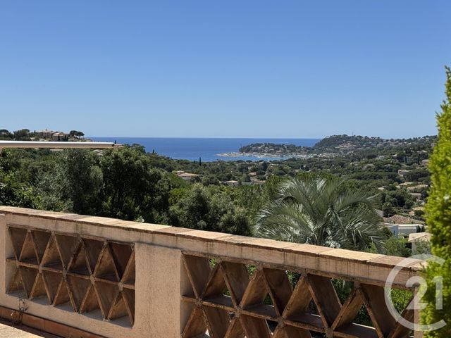 maison à vendre - 6 pièces - 175.0 m2 - CAVALAIRE SUR MER - 83 - PROVENCE-ALPES-COTE-D-AZUR - Century 21 Bianchi Transactions