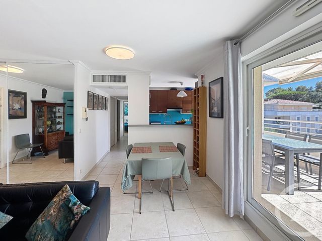 Appartement T3 à vendre - 3 pièces - 64.0 m2 - CAVALAIRE SUR MER - 83 - PROVENCE-ALPES-COTE-D-AZUR - Century 21 Bianchi Transactions