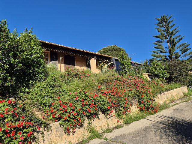 Afficher la photo en grand maison à vendre - 4 pièces - 110.0 m2 - CAVALAIRE SUR MER - 83 - PROVENCE-ALPES-COTE-D-AZUR - Century 21 Bianchi Transactions