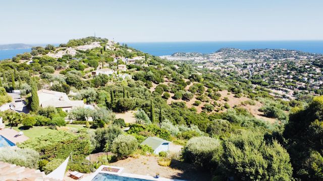 maison à vendre - 6 pièces - 165.0 m2 - CAVALAIRE SUR MER - 83 - PROVENCE-ALPES-COTE-D-AZUR - Century 21 Bianchi Transactions