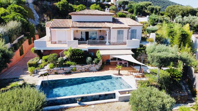 maison à vendre - 6 pièces - 165.0 m2 - CAVALAIRE SUR MER - 83 - PROVENCE-ALPES-COTE-D-AZUR - Century 21 Bianchi Transactions