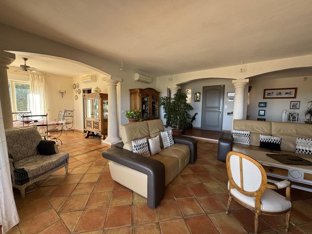 maison à vendre - 6 pièces - 165.0 m2 - CAVALAIRE SUR MER - 83 - PROVENCE-ALPES-COTE-D-AZUR - Century 21 Bianchi Transactions