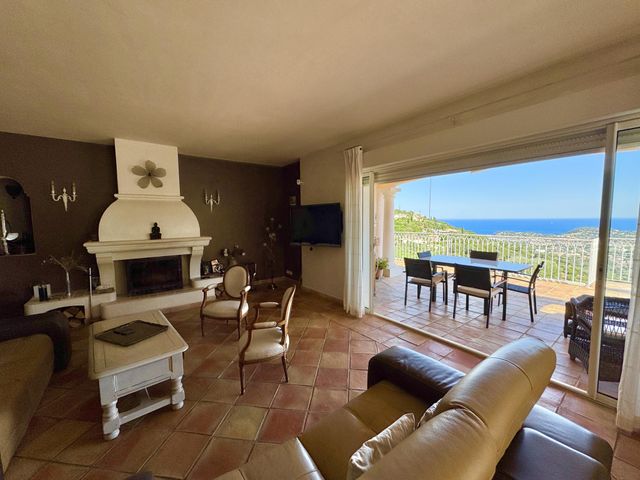 maison à vendre - 6 pièces - 165.0 m2 - CAVALAIRE SUR MER - 83 - PROVENCE-ALPES-COTE-D-AZUR - Century 21 Bianchi Transactions