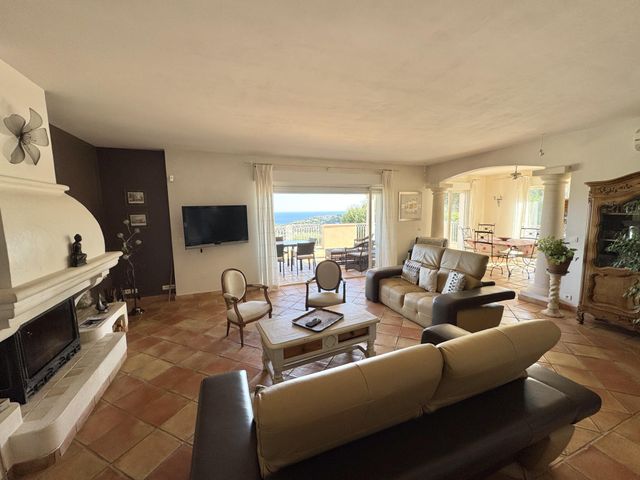 maison à vendre - 6 pièces - 165.0 m2 - CAVALAIRE SUR MER - 83 - PROVENCE-ALPES-COTE-D-AZUR - Century 21 Bianchi Transactions
