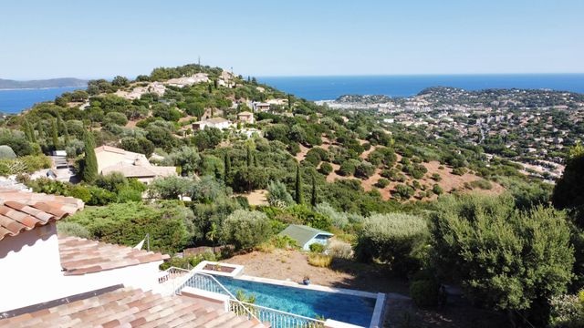 maison à vendre - 6 pièces - 165.0 m2 - CAVALAIRE SUR MER - 83 - PROVENCE-ALPES-COTE-D-AZUR - Century 21 Bianchi Transactions