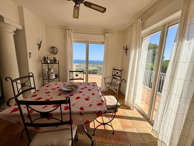 maison à vendre - 6 pièces - 165.0 m2 - CAVALAIRE SUR MER - 83 - PROVENCE-ALPES-COTE-D-AZUR - Century 21 Bianchi Transactions