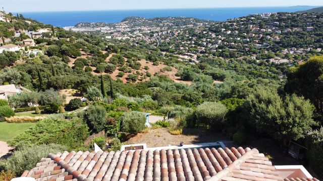 maison à vendre - 6 pièces - 165.0 m2 - CAVALAIRE SUR MER - 83 - PROVENCE-ALPES-COTE-D-AZUR - Century 21 Bianchi Transactions