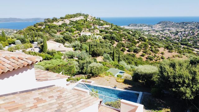 maison à vendre - 6 pièces - 165.0 m2 - CAVALAIRE SUR MER - 83 - PROVENCE-ALPES-COTE-D-AZUR - Century 21 Bianchi Transactions