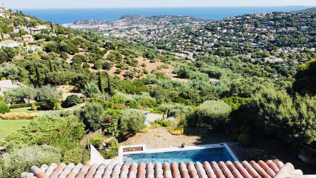 maison à vendre - 6 pièces - 165.0 m2 - CAVALAIRE SUR MER - 83 - PROVENCE-ALPES-COTE-D-AZUR - Century 21 Bianchi Transactions