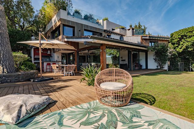 maison à vendre - 11 pièces - 317.0 m2 - CAVALAIRE SUR MER - 83 - PROVENCE-ALPES-COTE-D-AZUR - Century 21 Bianchi Transactions