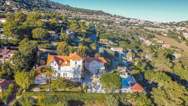 maison à vendre - 18 pièces - 775.0 m2 - LA CROIX VALMER - 83 - PROVENCE-ALPES-COTE-D-AZUR - Century 21 Bianchi Transactions