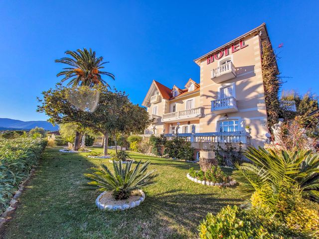 maison à vendre - 18 pièces - 775.0 m2 - LA CROIX VALMER - 83 - PROVENCE-ALPES-COTE-D-AZUR - Century 21 Bianchi Transactions