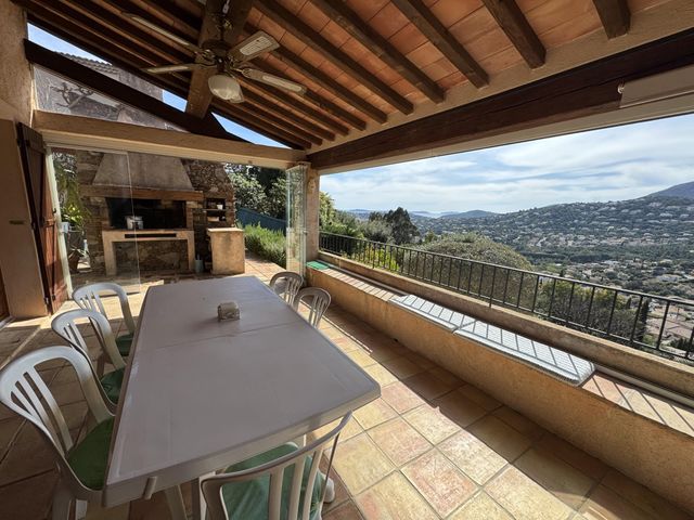 maison à vendre - 5 pièces - 160.0 m2 - CAVALAIRE SUR MER - 83 - PROVENCE-ALPES-COTE-D-AZUR - Century 21 Bianchi Transactions