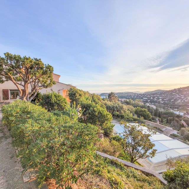 maison à vendre - 5 pièces - 160.0 m2 - CAVALAIRE SUR MER - 83 - PROVENCE-ALPES-COTE-D-AZUR - Century 21 Bianchi Transactions