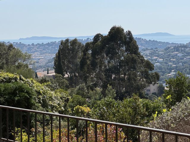 maison à vendre - 5 pièces - 160.0 m2 - CAVALAIRE SUR MER - 83 - PROVENCE-ALPES-COTE-D-AZUR - Century 21 Bianchi Transactions